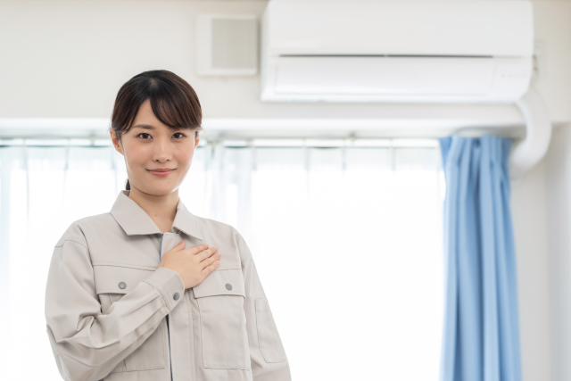 査定に伺う女性スタッフ